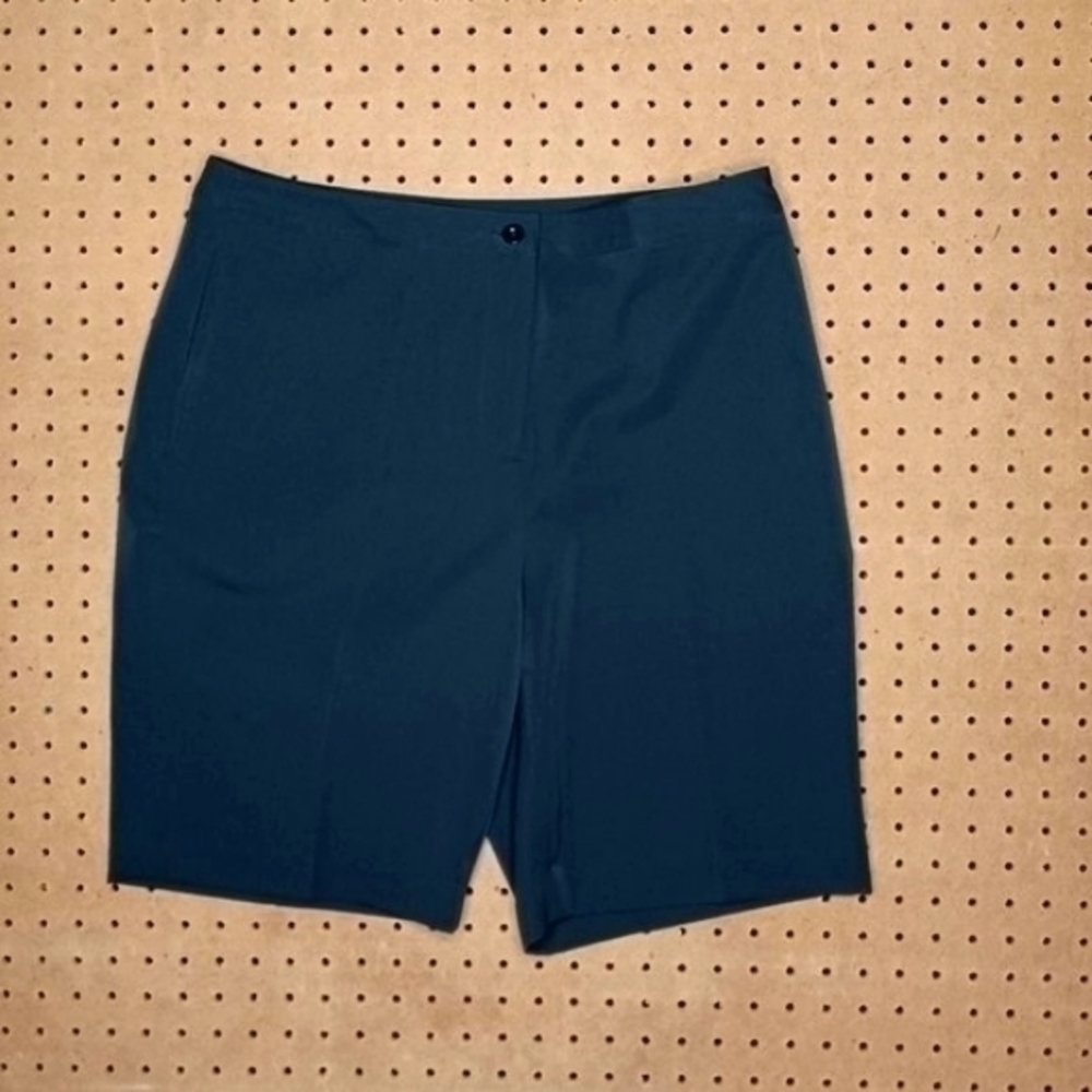 EP Pro womens solid black double pleated Tour Tech golf shorts 10 EUC